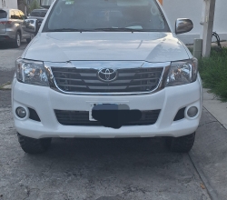 Hilux 2015 SR – 143,000 km