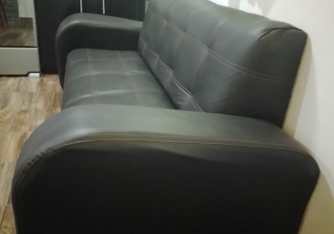 Se Vende Sala Imitacion Piel Color Cafe de 3 Piezas