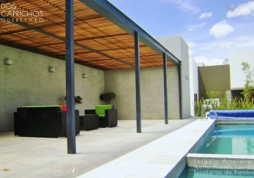 Pérgola Artesanal, fabricada a medida, de cuatro acabados, empresa 4akva2