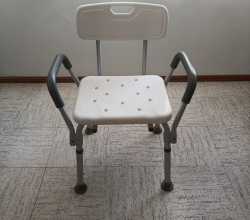 Silla de ducha y andadera pegable adulto $500.00 c/u