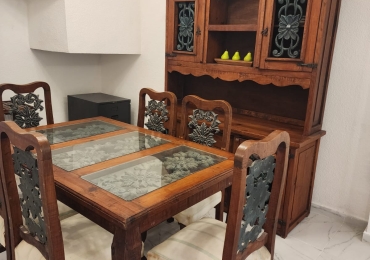 Comedor de madera maciza con herrería artesanal + trinchador a juego