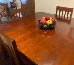 Vendo hermoso comedor de madera de pino