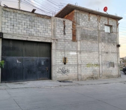 casa en avenida principal comercial.