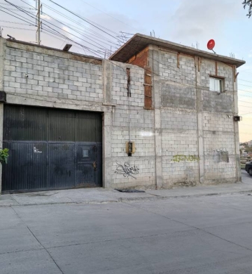 casa en avenida principal comercial.