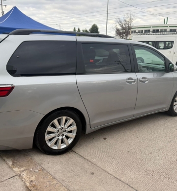 TOYOTA SIENNA LIMITED 2015