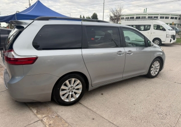 TOYOTA SIENNA LIMITED 2015
