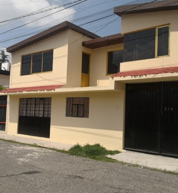 Casa En Metepec (ideal para negocio)