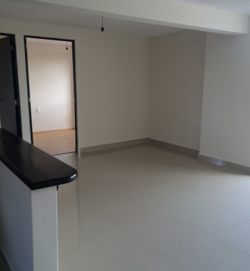 ILUMINADO DEPARTAMENTO EN LA RAZA