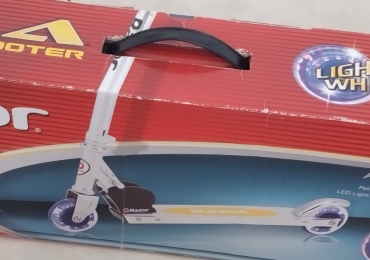 SCOOTER Razor -PATINETA  Precio $400.