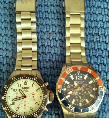 2 Relojes de acero inoxidable CLÁSICOS. ZIPPO y NAUTICA
