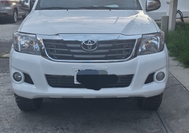 Hilux 2015 SR – 143,000 km