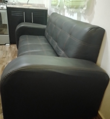 Se Vende Sala Imitacion Piel Color Cafe de 3 Piezas