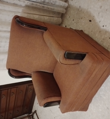 Sillon reposet para descanso. Mecedora