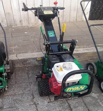 Carpeteadora corta pasto en rollo