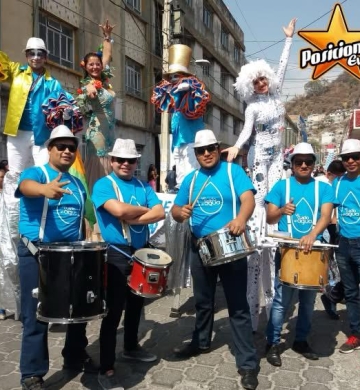 🎭🥁 GIGANTES DEL RITMO EN CARNAVAL