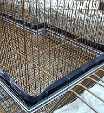 BANDA DE PVC OJILLADA