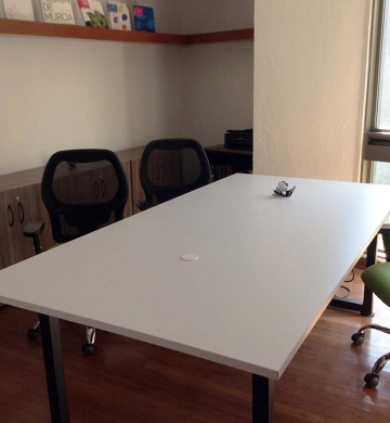 Vendo mesa de oficina y 2 sillas ejecutivas