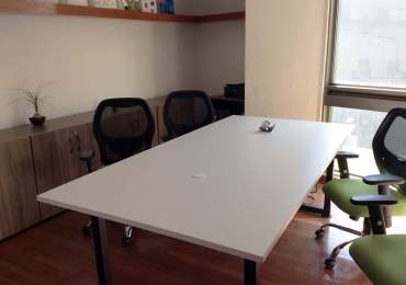 Vendo mesa de oficina y 2 sillas ejecutivas