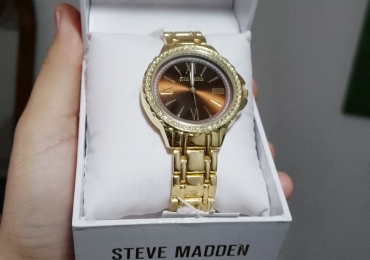 Remato reloj Steve Madden para dama nuevo