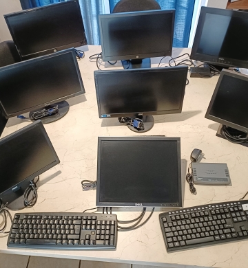 ¡Gran Oportunidad por Renovación de Oficina! 🖥️ Monitores usados en excelente estado