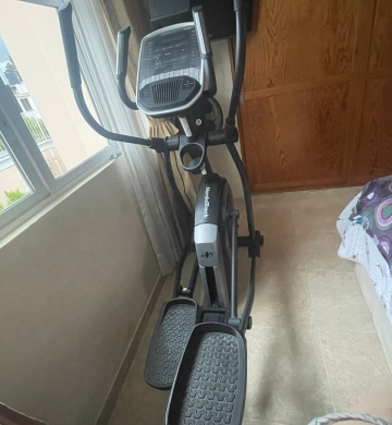 Increíble  Elíptica Nordictrack E 9.52 Color Negro