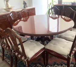 ELEGANTE COMEDOR 8 PERSONAS ESTILO CLASICO INGLES, CAOBA REAL AL ALTO BRILLO