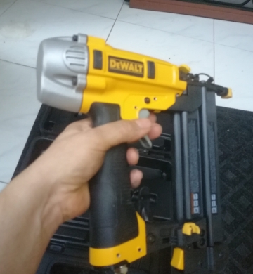DEWALT DWFP12231 Kit de pistola neumática Brad de 2 pulgadas (5 cm) calibre 18