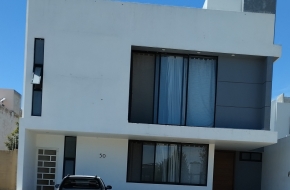RESIDENCIA EN VALLE IMPERIAL