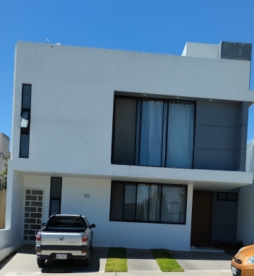 RESIDENCIA EN VALLE IMPERIAL