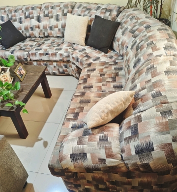 Sala en L + sillón individual para 8 personas – en excelente estado