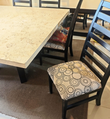Comedor de mármol para 8 personas + mueble y espejo (madera oscura, sillas nuevas)
