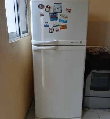Refrigerador GE y Cama Queen Size en Venta
