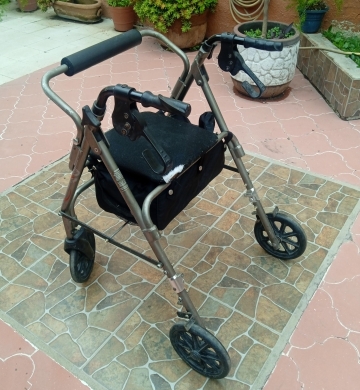 Andador de silla usado