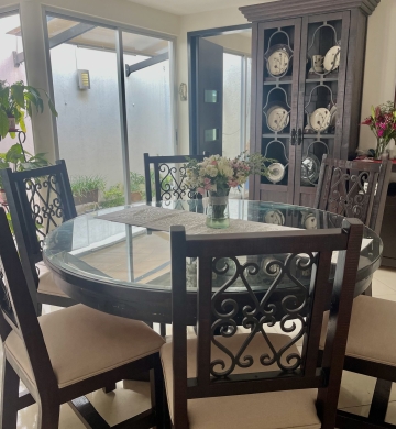 Venta de Comedor rústico marca Ferazzi seminuevo