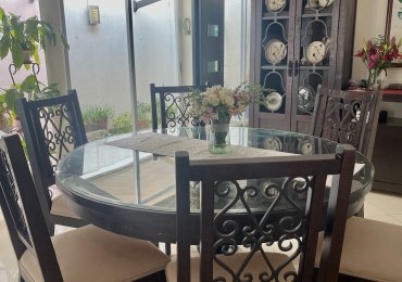 Venta de Comedor rústico marca Ferazzi seminuevo