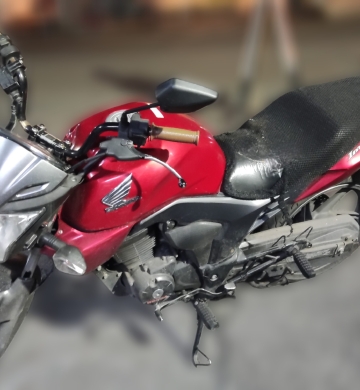 Motocicleta honda invicta