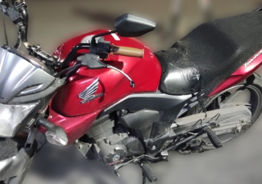 Motocicleta honda invicta