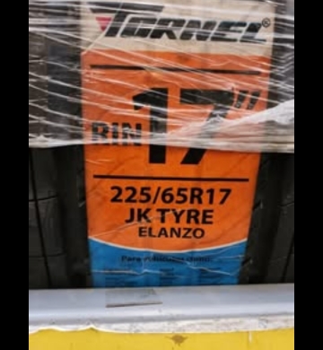 Juego de llantas JK Tyre Elanzo 225/65R17 seminuevasllantas seminuevas  llantas 225/65R17  llantas Tornel  llantas JK Tyre  llantas para camioneta  llantas usadas en buen estado  llantas SUV