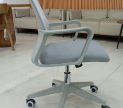Sillas secretariales con ruedas – 10 disponibles