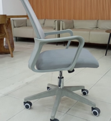 Sillas secretariales con ruedas – 10 disponibles