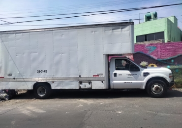 Vendo camioneta mudancera F350 2009 buenas condiciones