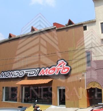 En venta: ¡Edificio comercial en una ubicación próspera!