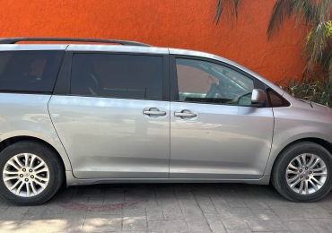 TOYOTA SIENNA