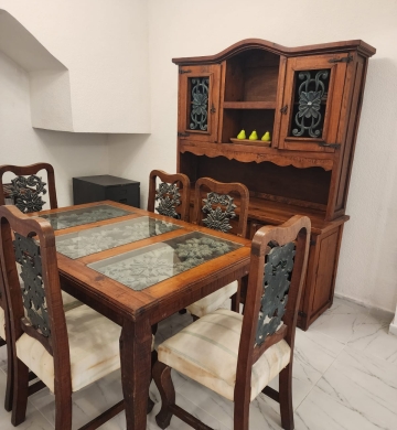 Comedor de madera maciza con herrería artesanal + trinchador a juego