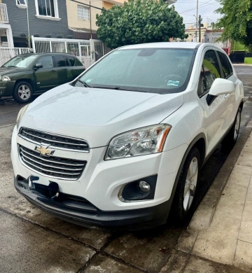 CHEVROLET TRAX LS ESTANDAR 2016  UNICO DUEÑO FACTURA ORIGINAL, RINES DE ALUMINIO 18″ DE AGENCIA, FAROS DE NIEBLA 98 MIL KM