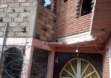 SE VENDE CASA DE DOS PISOS