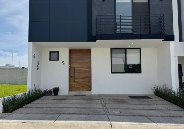 CASA EN VENTA VALLE IMPERIAL ZAPOPAN CON JACUZZI