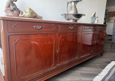 AMPLIA Y ELEGANTE BUFETERA ESTILO INGLES CLASICO, CAOBA REAL AL ALTO BRILLO