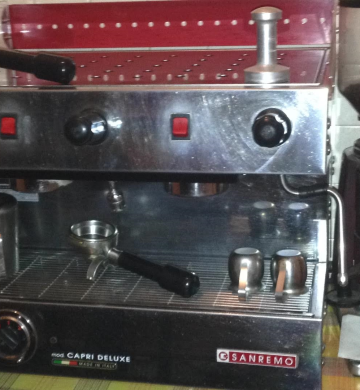 CAFETERA SEMIAUTOMATICA CAPRI DELUXE 2 GRUPOS SAN REMO