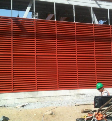 Persiana fija contra tormenta y con sistema para abrir